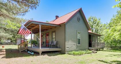 Vintage Charm + Outdoor Calm: Rural Arkansas Cabin