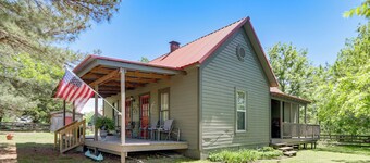 Vintage Charm + Outdoor Calm: Rural Arkansas Cabin
