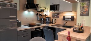 Refrigerador, microondas, horno, lavavajillas