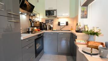 Fridge, microwave, oven, dishwasher