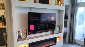 TV, table tennis, stereo