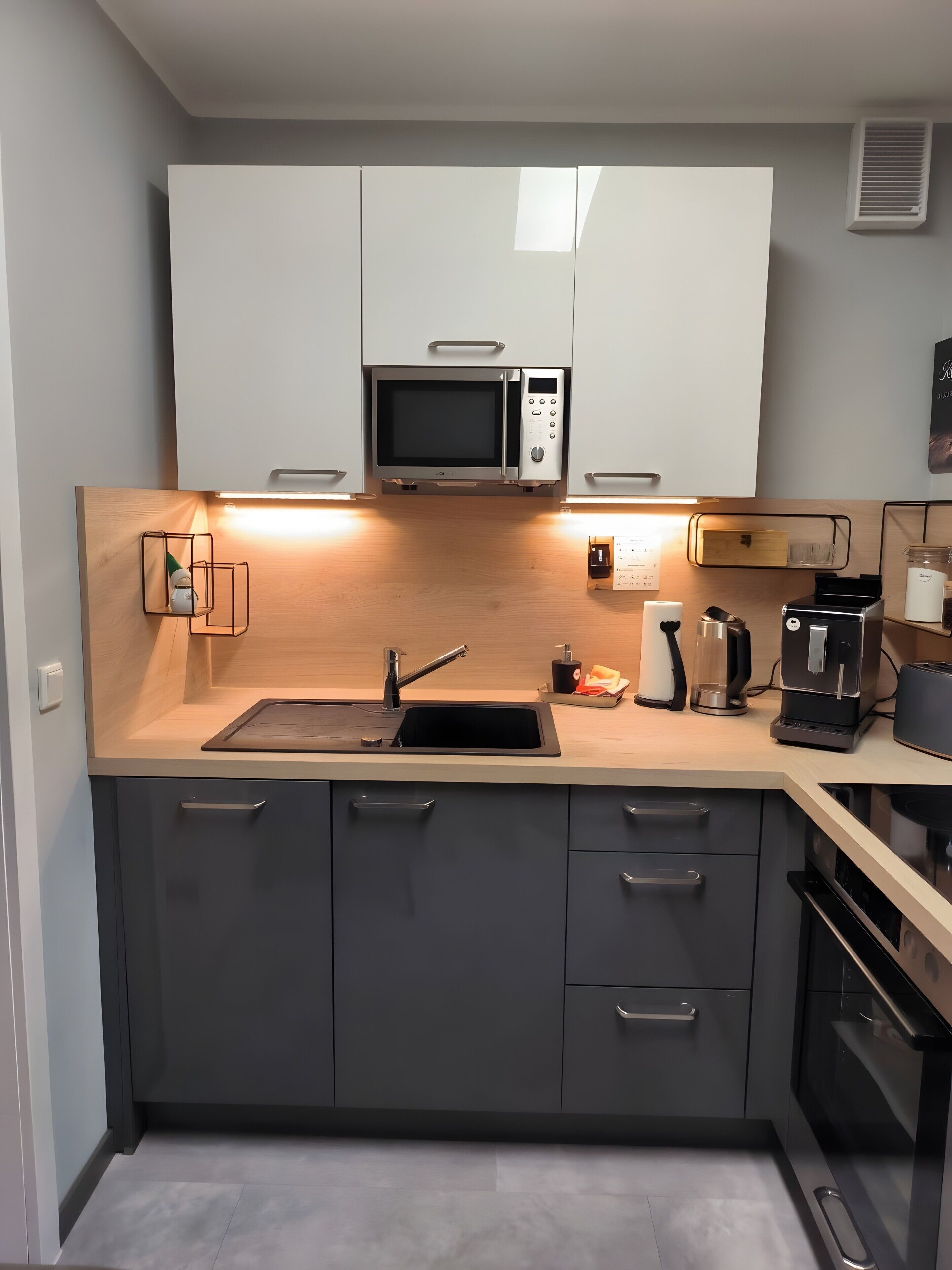 Kühlschrank, Mikrowelle, Ofen, Geschirrspüler