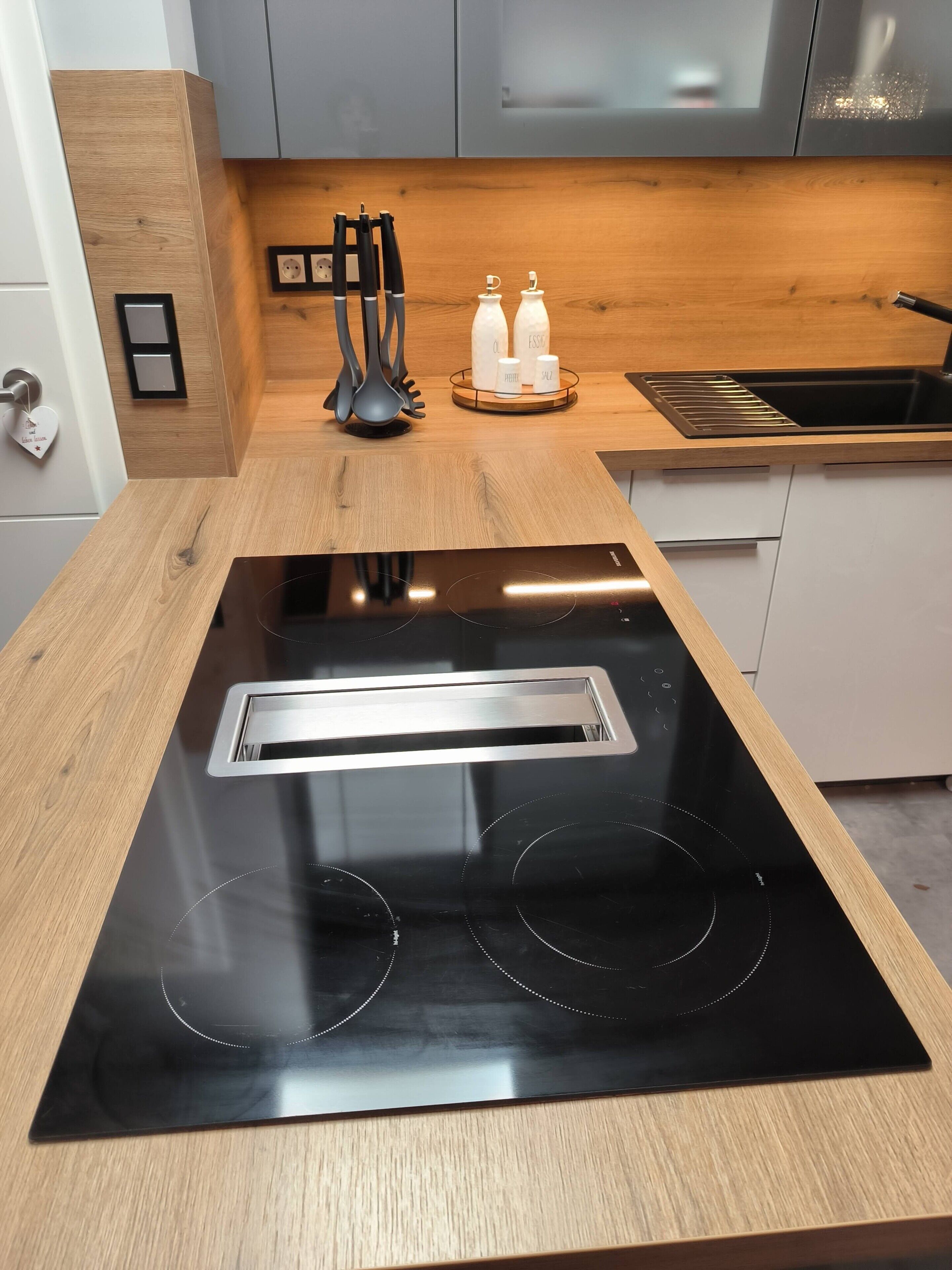 Kühlschrank, Mikrowelle, Ofen, Geschirrspüler