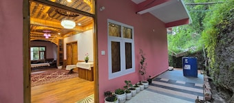 The Wooden Nook Chail