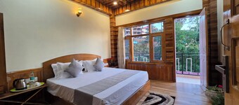 The Wooden Nook Chail