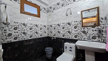 Deluxe Room | Bathroom