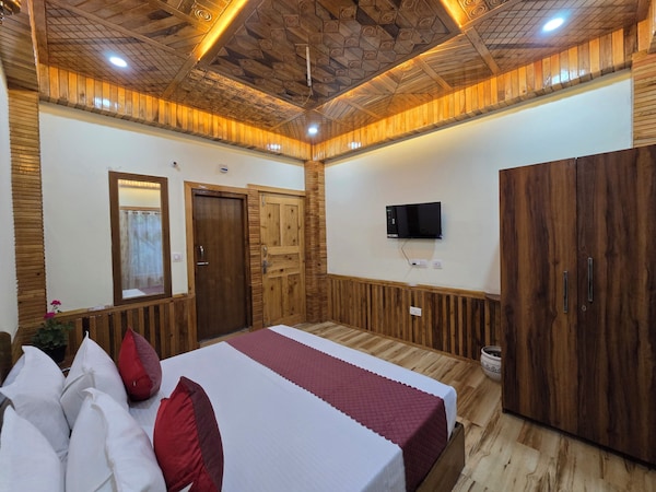 The Wooden Nook Chail - Chail