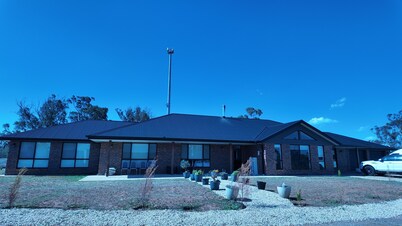 Janaki Farmhouse - Top of Hill at Cooma (NBN Tower)