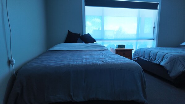 5 habitaciones, tabla de planchar con plancha, wifi y ropa de cama