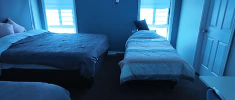 5 bedrooms, iron/ironing board, WiFi, bed sheets