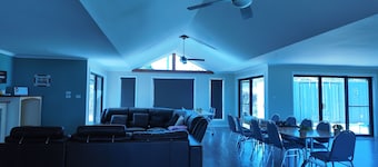 Janaki Farmhouse - Top of Hill at Cooma (NBN Tower)