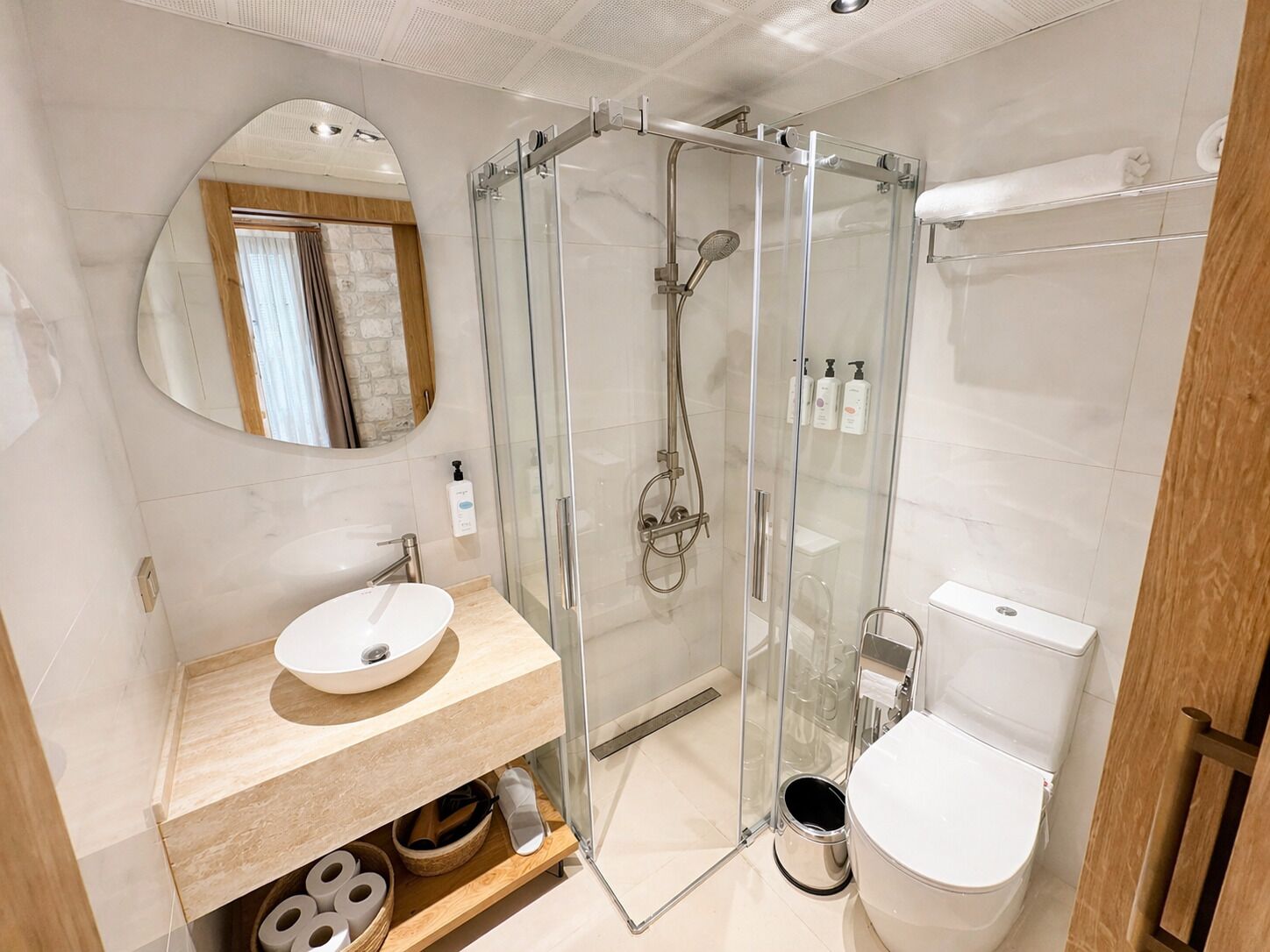 Standard Room | Bathroom | Shower, hair dryer, towels, soap