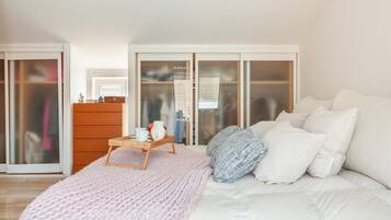 3 slaapkamers, een strijkplank/strijkijzer, wifi, beddengoed