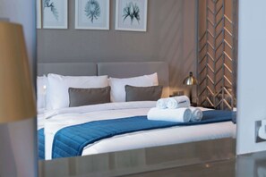 Iron/ironing board, WiFi, bed sheets - Free housekeeping visits during your stay - StayShort - Studio  in Business Bay with Modern Amenities that Sleeps 4 (Business Bay)