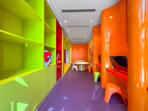 Children’s area - Free housekeeping visits during your stay - StayShort - Studio  in Business Bay with Modern Amenities that Sleeps 4 (Business Bay)
