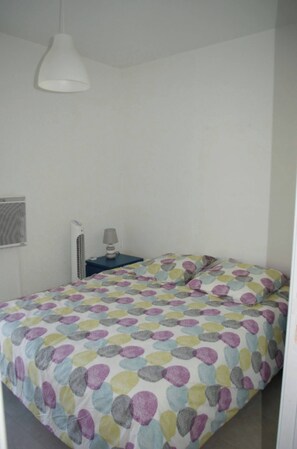 Room - Vrbo Property (Saint-Raphaël)