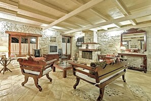 TV - Villa Poseidon - Master Suite In Zante w/Pool (Skinaria)
