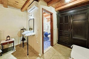 Shower, hair dryer, towels, shampoo - Villa Poseidon - Superior Suite In Zante w/Pool (Skinaria)