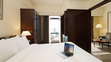 Standard Studio, City View | In-room safe, desk, iron/ironing board, free WiFi
