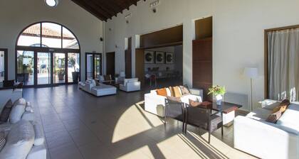 Family Golf Oasis | Disney+, Pool & Sunny Terrace