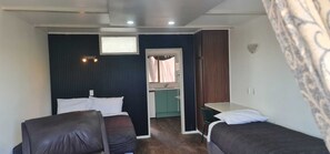 Comfort-studiosviitti, näköala puutarhaan