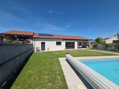 3 bedroom house with swimming pool in Romans-sur-Isère Quiet and secure condominium