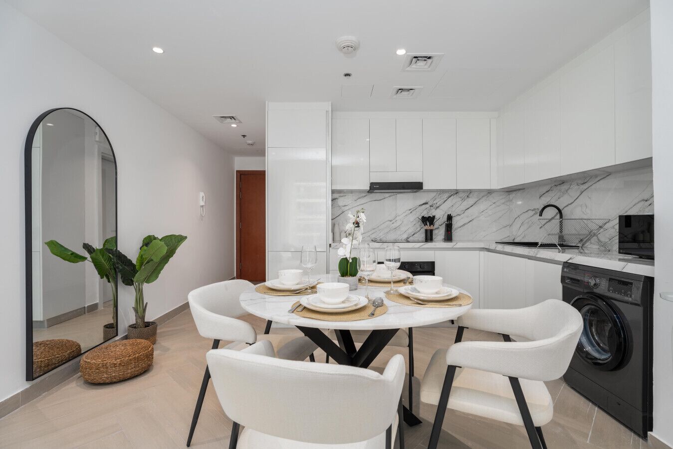 Departamento Premium, 1 habitación, balcón, vista al canal | Cocina privada | Artículos de limpieza ecológicos y comedor 