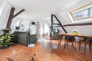 Interior - MODERN COMFORT 2 BEDROOM APARTMENT IN HISTORIC MARAIS (Paris)