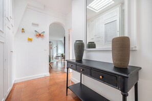 Interior - MODERN COMFORT 2 BEDROOM APARTMENT IN HISTORIC MARAIS (Paris)
