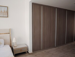 Apartment, Balcony, City View - Bright Studio with Rooftop Pool & Gym (Dubai)