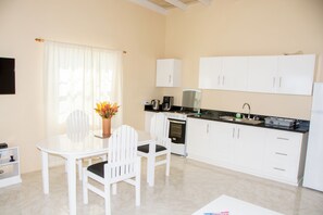 Fridge, microwave, oven, stovetop - Castles in Paradise #C1 - by ZenBreak (Savannes)