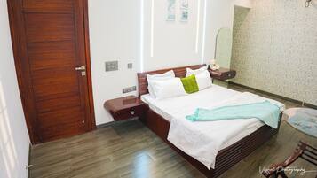 5 Schlafzimmer, Bügeleisen/Bügelbrett, WLAN, Bettwäsche