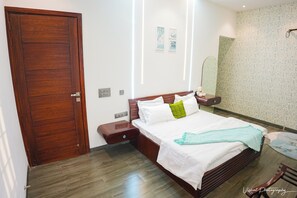 5 habitaciones, tabla de planchar con plancha, wifi y ropa de cama 
