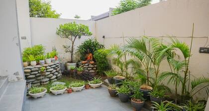 5-bedroom bed & breakfast in welcoming Amritsar with AC comfort