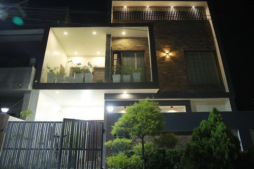 5-bedroom bed & breakfast in welcoming Amritsar with AC comfort