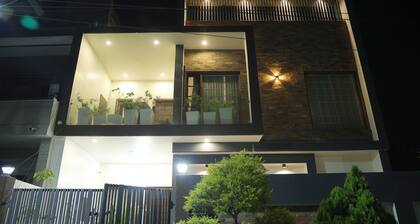 5-bedroom bed & breakfast in welcoming Amritsar with AC comfort