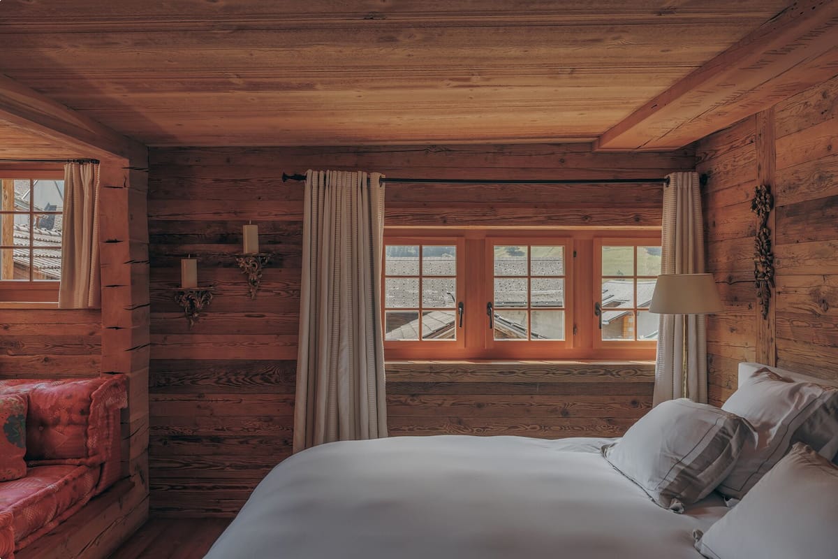 Chalet Chez Madeleine | Desk, WiFi (free), bed sheets