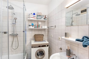 Douche, sèche-cheveux