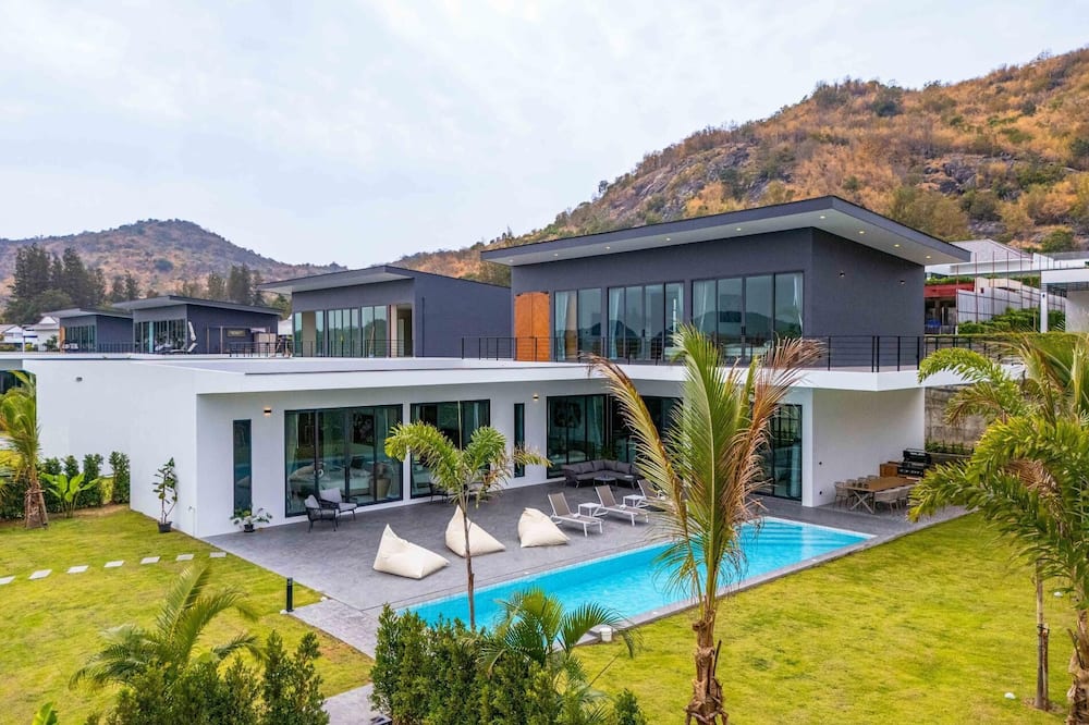 Luxury 5 Bedroom Pool Villa KH-C2