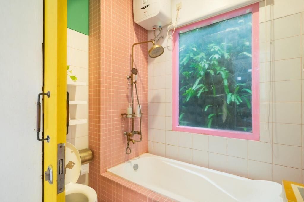 Villa, uitzicht op zwembad | Badkamer