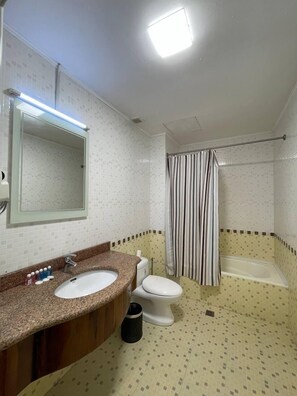Triple Room | Bathroom - Regal Garden Hotel (Samarkand)