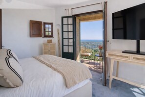 7 bedrooms, iron/ironing board, WiFi, bed sheets - Villa Prestige Ramatuelle 180° sea view, Swimming pool & Jacuzzi (Ramatuelle)