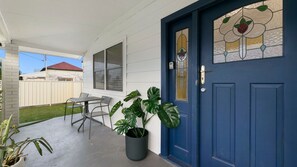 Outdoor dining - Vino Cottage – Cozy & Charming Retreat (Cessnock)