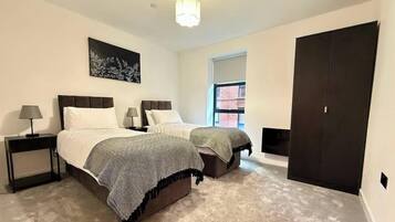 Iron/ironing board, WiFi, bed sheets