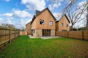 Exterior - Forest-to-Coast 5BR Luxury Escape | Stylish Family Retreat (Pennington)