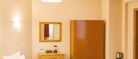 In-room safe, free WiFi