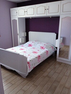 5 Schlafzimmer, Bügeleisen/Bügelbrett, Internetzugang, Bettwäsche