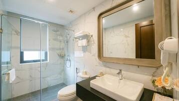 Premium Twin Room | Bathroom | Slippers