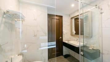 Premium Double Room | Bathroom | Slippers