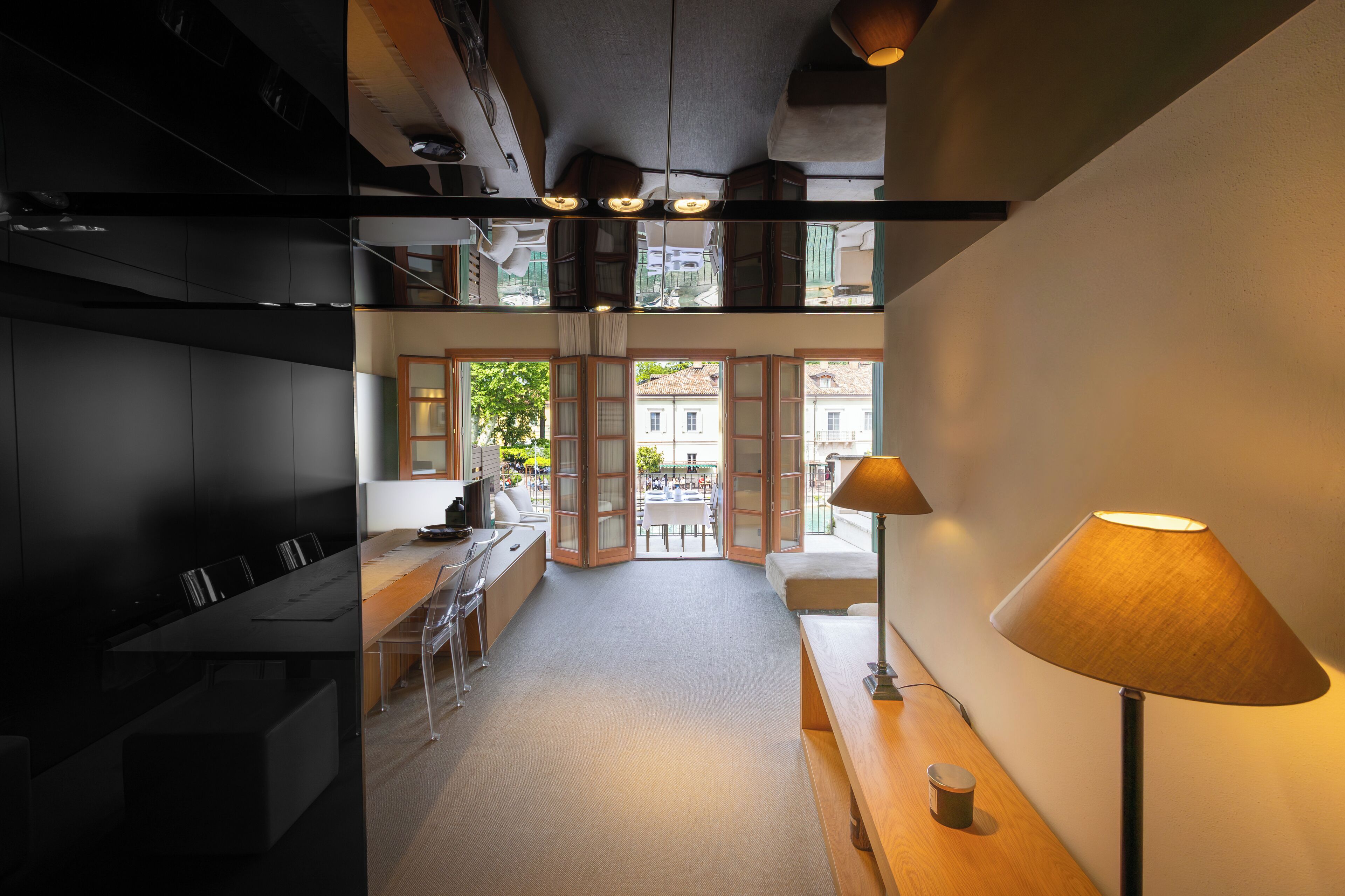 Deluxe Apartment, Balcony, Lake View | Living area